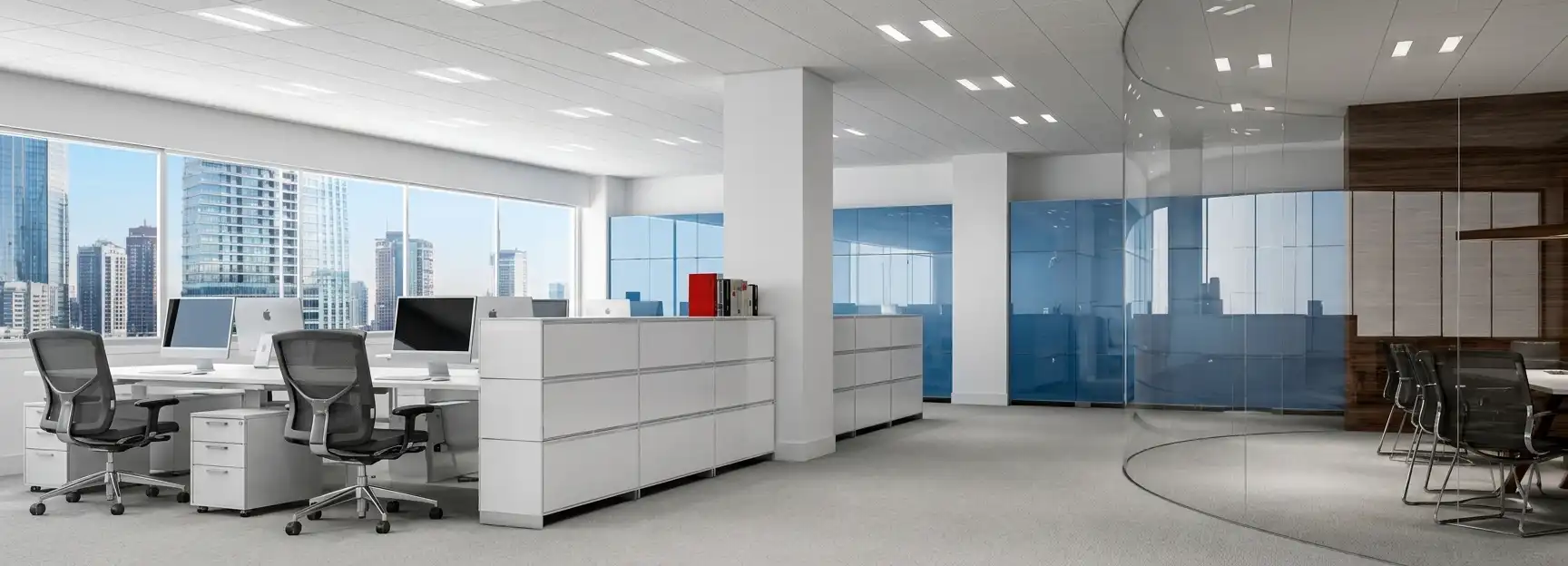 Ruang kantor modern dengan plafon akustik Daiken