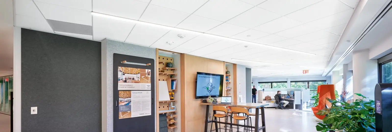 Desain ceiling pada ruang komersial